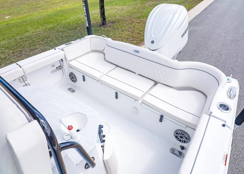 Slide: The Image of Sea Hunt Ultra 255 SE 2026 - 6