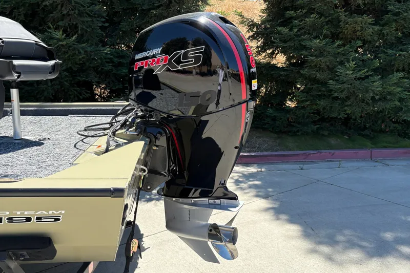 Slide: The Image of 2026 Tracker Pro Team 195 boat with Mercury Pro XS outboard motor. - 14