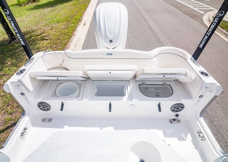 Slide: The Image of Sea Hunt Ultra 255 SE 2026 - 11