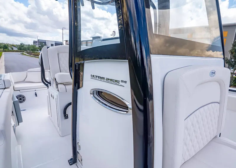 Slide: The Image of Sea Hunt Ultra 255 SE 2026 - 21
