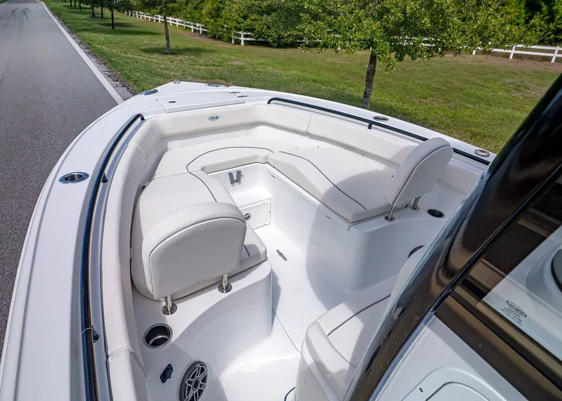 Slide: The Image of Sea Hunt Ultra 255 SE 2026 - 23