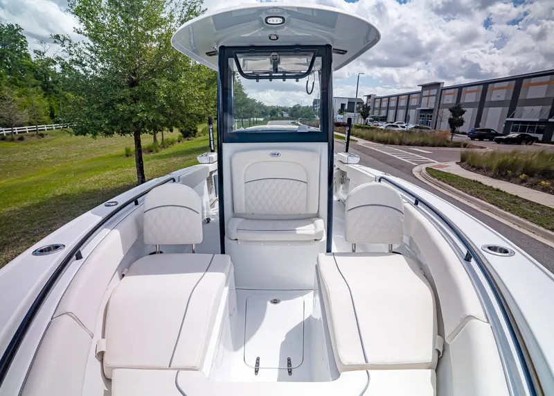 Slide: The Image of Sea Hunt Ultra 255 SE 2026 - 24