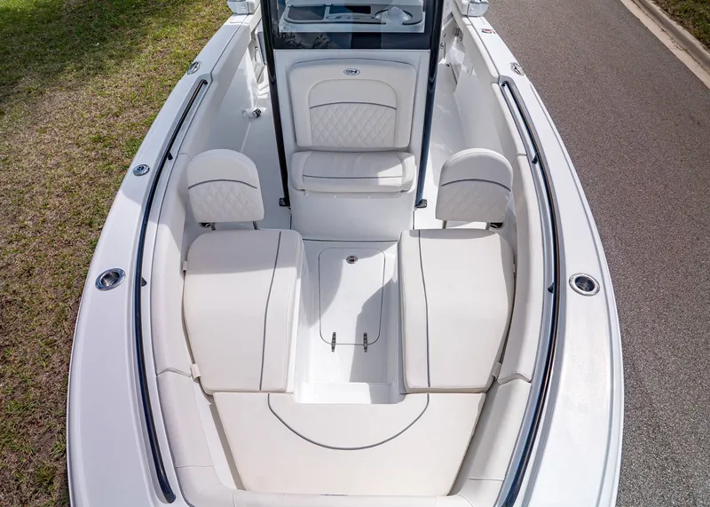 Slide: The Image of Sea Hunt Ultra 255 SE 2026 - 26