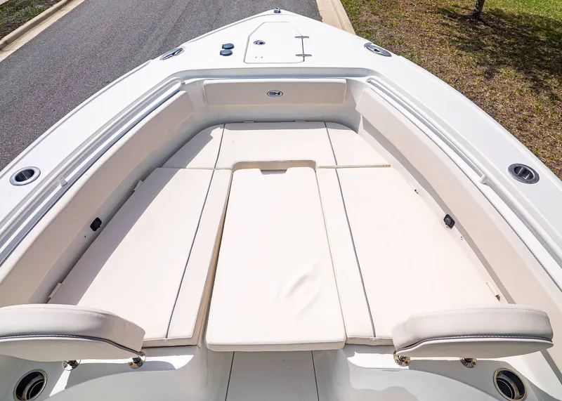 Slide: The Image of Sea Hunt Ultra 265 SE 2026 - 24