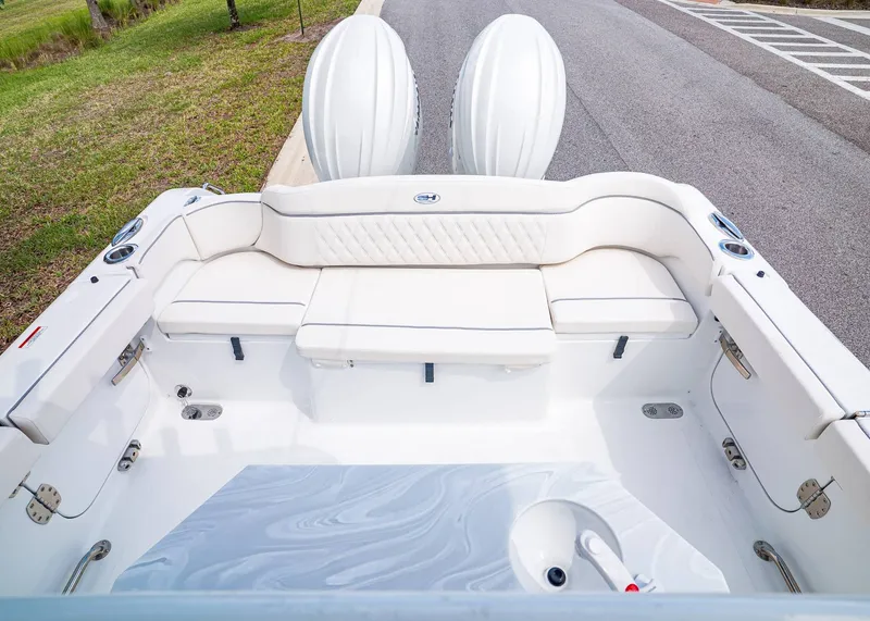 Slide: The Image of Sea Hunt Ultra 265 SE 2026 - 4