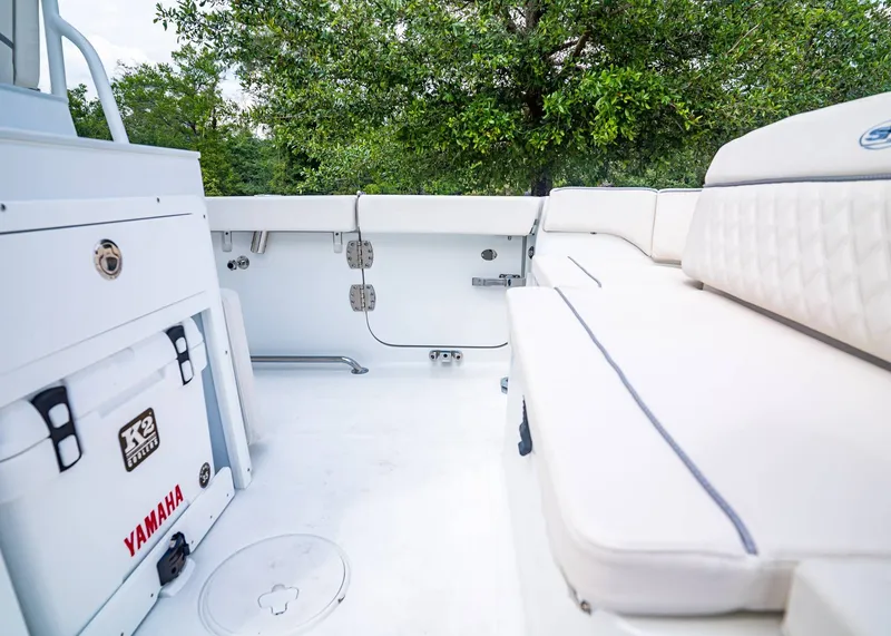 Slide: The Image of Sea Hunt Ultra 265 SE 2026 - 6