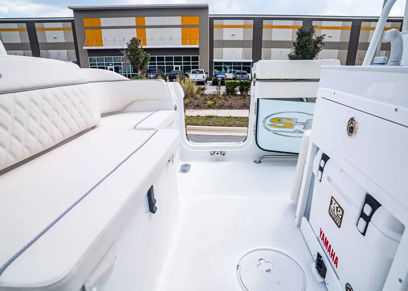 Slide: The Image of Sea Hunt Ultra 265 SE 2026 - 8