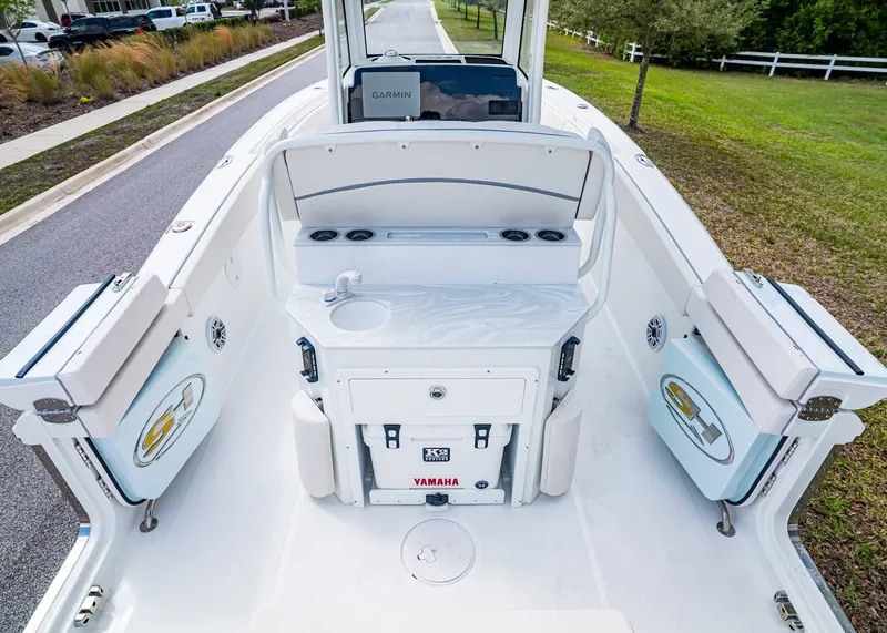 Slide: The Image of Sea Hunt Ultra 265 SE 2026 - 11