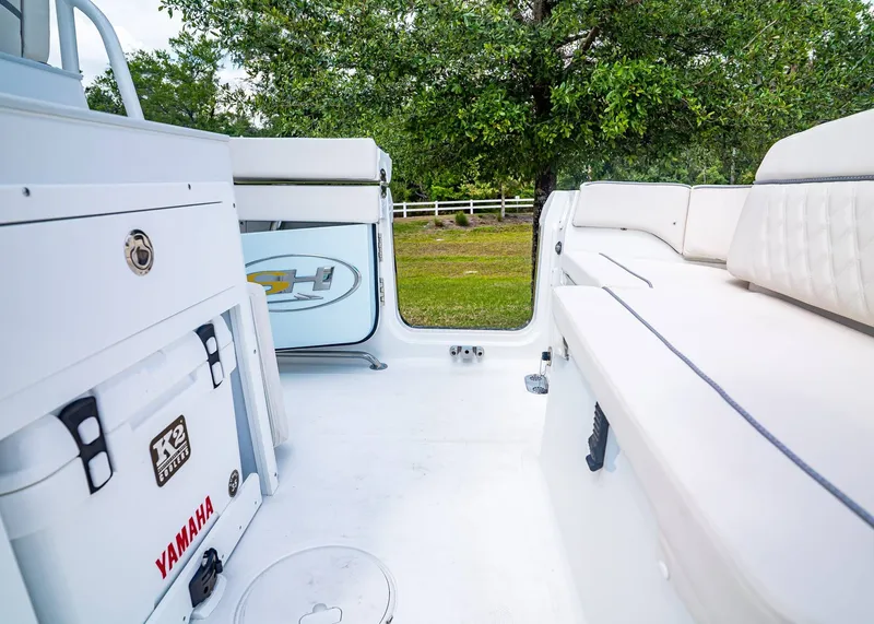 Slide: The Image of Sea Hunt Ultra 265 SE 2026 - 9