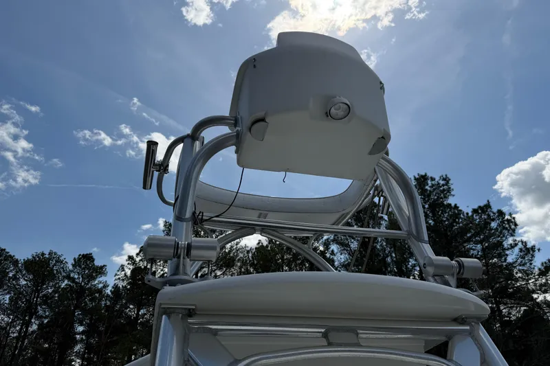 Slide: The Image of Boston Whaler 230 Dauntless 2009 boat tower against a bright blue sky. - 7