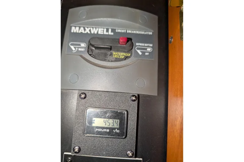 Slide: The Image of Maxwell circuit breaker and hour meter on 2007 Rampage 38 Express boat. - 8