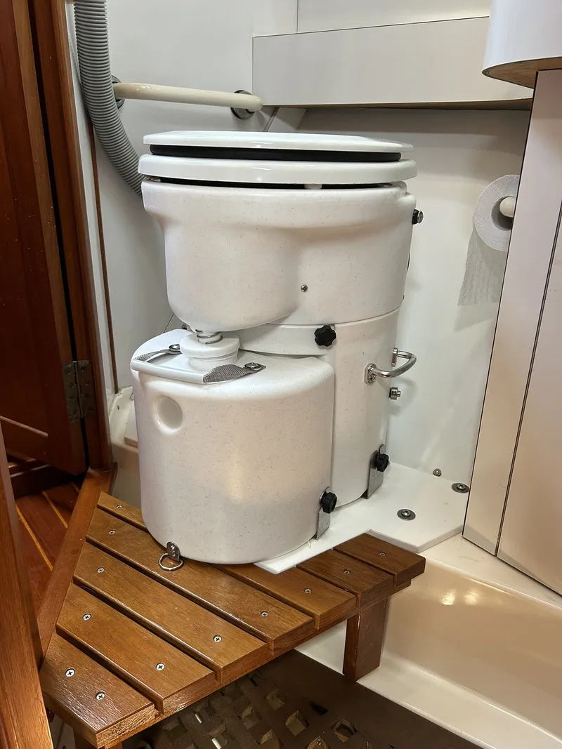 Slide: The Image of Marine toilet on a 1987 Wauquiez Centurion yacht. - 39