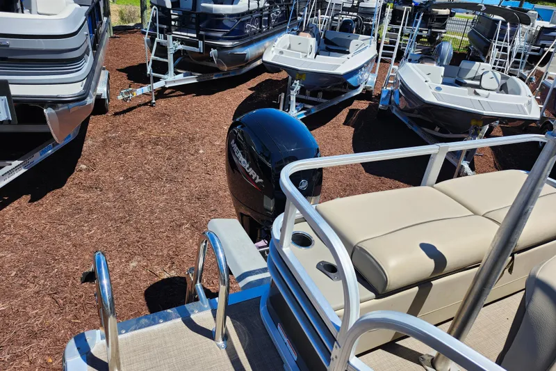 Slide: The Image of 2023 Sun Tracker Fishin' Barge 22 XP3 pontoon boat with Mercury engine on display. - 9