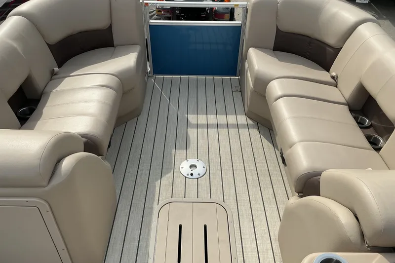 Slide: The Image of Luxurious seating on 2024 SunCatcher Fusion 322RC pontoon boat deck. - 6