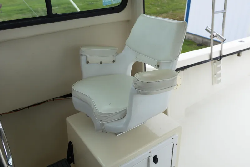 Slide: The Image of White captain's chair on 2000 May-Craft 2550 Cabin boat deck. - 16