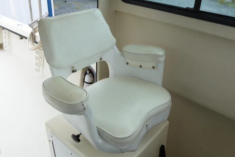 Slide: The Image of White captain's chair on 2000 May-Craft 2550 Cabin boat interior. - 17