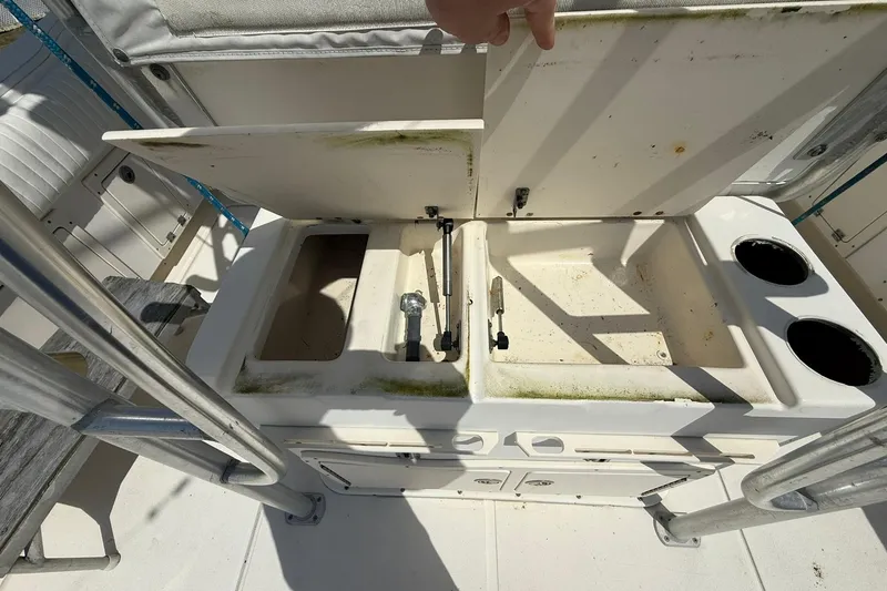 Slide: The Image of 2005 World Cat 330 TE boat interior with open storage compartments and cup holders. - 31