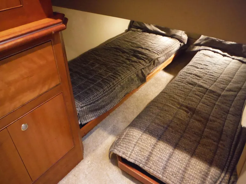 Slide: The Image of Twin beds in the 2005 Cruisers Yachts 455 Express Motoryacht cabin. - 26