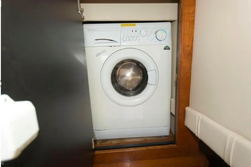 Slide: The Image of Cruisers 455 Express Motoryacht 2005 - 68