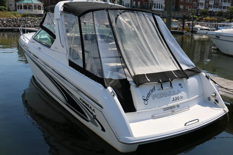 The Image of Formula 330 Sun Sport 2005 - undefined