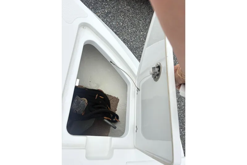 Slide: The Image of Storage compartment of 2022 Wellcraft 222 Fisherman boat, open with rope inside. - 16