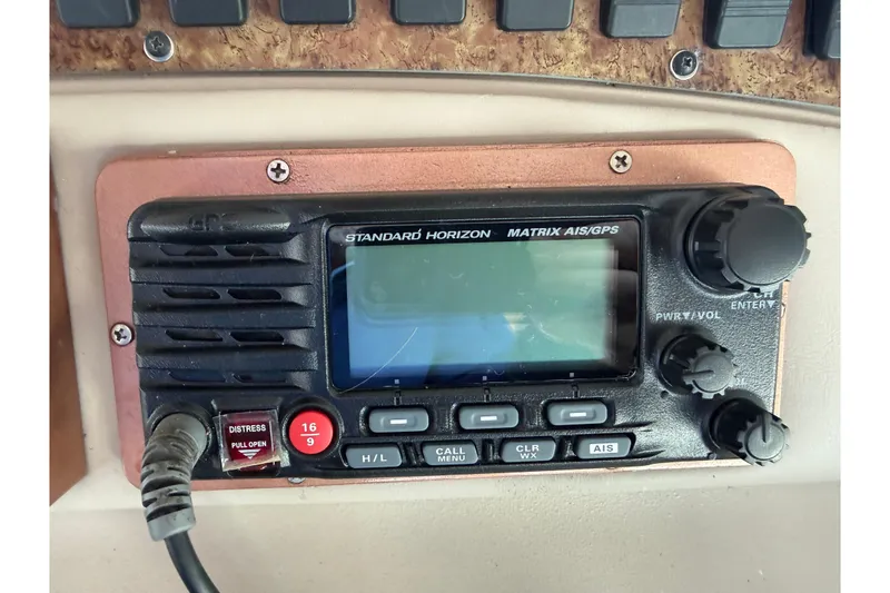 Slide: The Image of Standard Horizon Matrix AIS/GPS radio on 2000 Sea Ray Sundancer 310 boat dashboard. - 10
