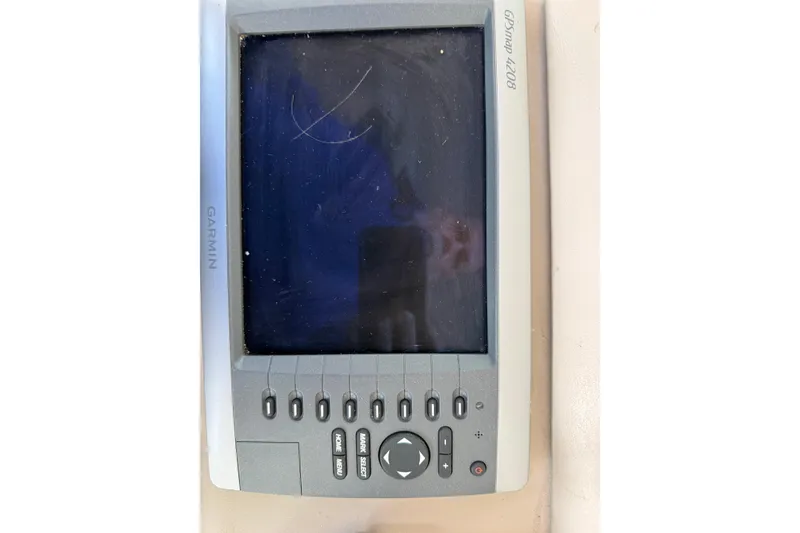 Slide: The Image of Garmin GPSmap 4208 device on a 2000 Sea Ray Sundancer 310 boat. - 8