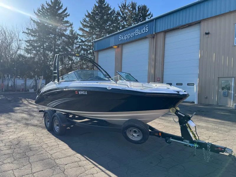 The Image of 2014 Yamaha SX210 boat on trailer outside SkipperBuds building. - 0
