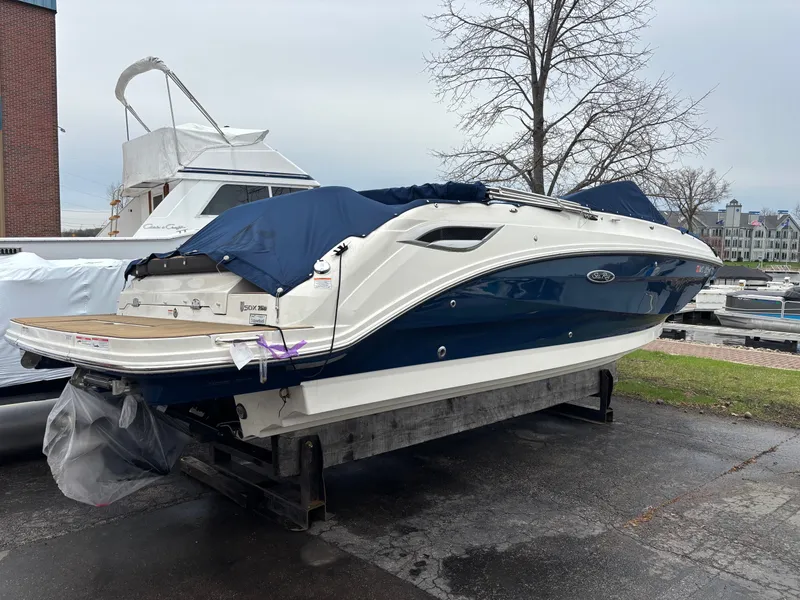 Slide: The Image of Sea Ray SDX 250 2020 - 2