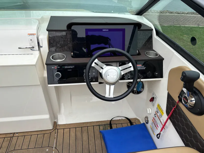 Slide: The Image of Sea Ray SDX 250 2020 - 4