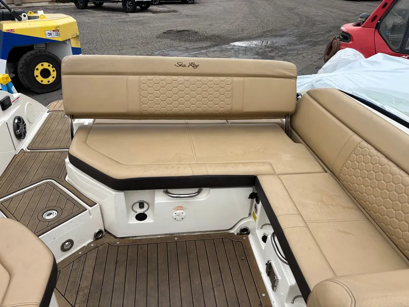 Slide: The Image of Sea Ray SDX 250 2020 - 8
