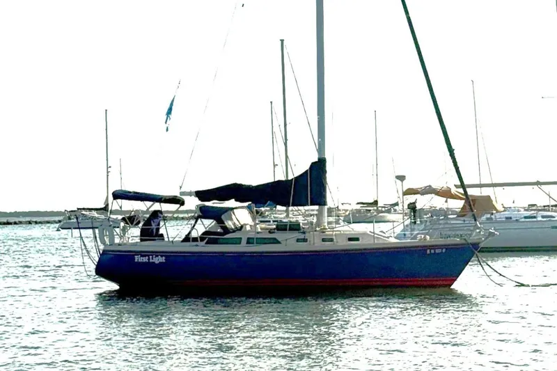 Slide: The Image of Sailboat Catalina 34, 1992 model, anchored in a marina with other boats. - 4