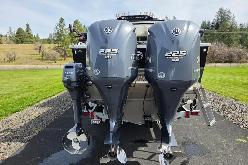 Slide: The Image of Duckworth 28 Offshore 2012 boat with twin Yamaha 225 V6 outboard motors. - 27