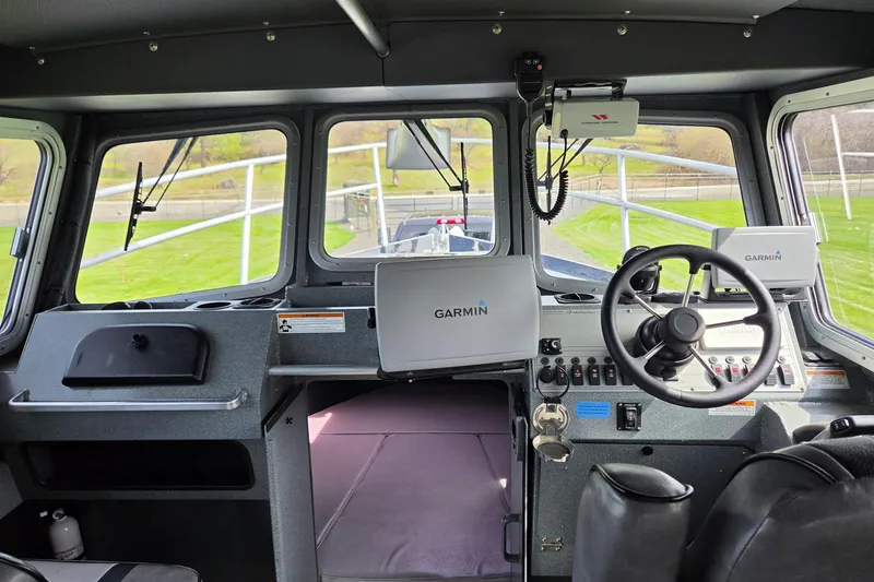 Slide: The Image of Interior of a 2012 Duckworth 28 Offshore boat with Garmin navigation system. - 7