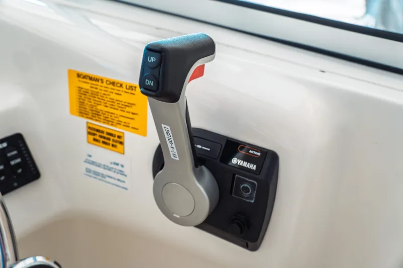 Slide: The Image of Throttle control on 2019 Key West 239 DFS boat with Yamaha interface. - 18