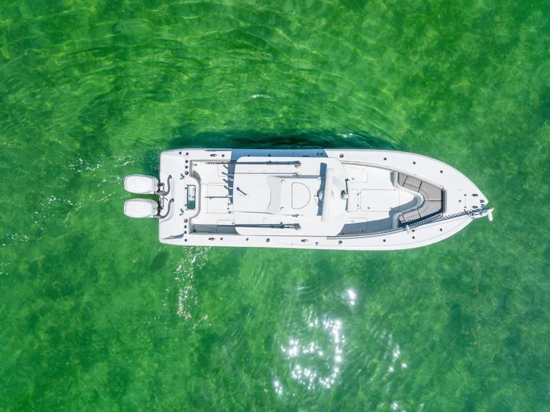 Slide: The Image of Yellowfin 32 Offshore 2018 - 57