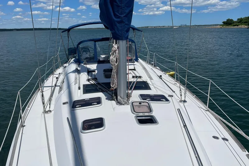 Slide: The Image of 2007 Beneteau Oceanis 46 sailboat on calm water under blue sky. - 38