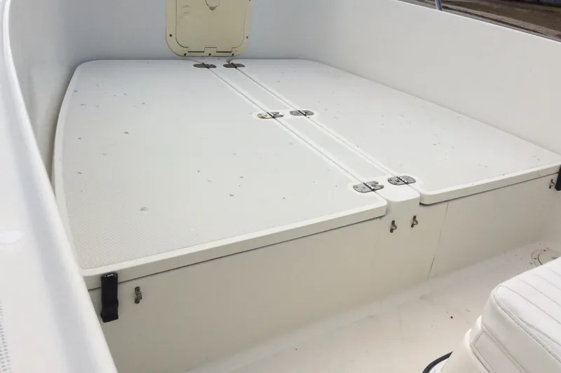 Slide: The Image of 1992 Pursuit 2150 Center Console boat deck with storage compartments. - 6