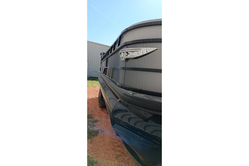 Slide: The Image of 2023 Ranger 2500LS boat side view with sleek design and metallic accents. - 24
