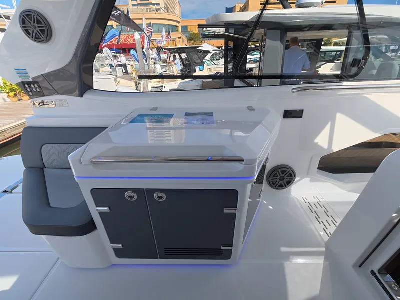 Slide: The Image of Galeon 335 GTO 2027 - 10