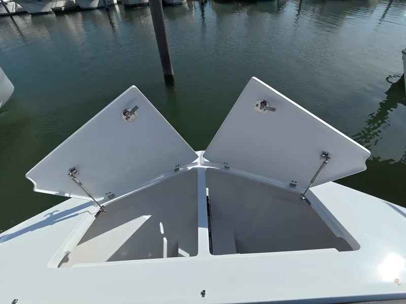 Slide: The Image of Galeon 335 GTO 2027 - 32