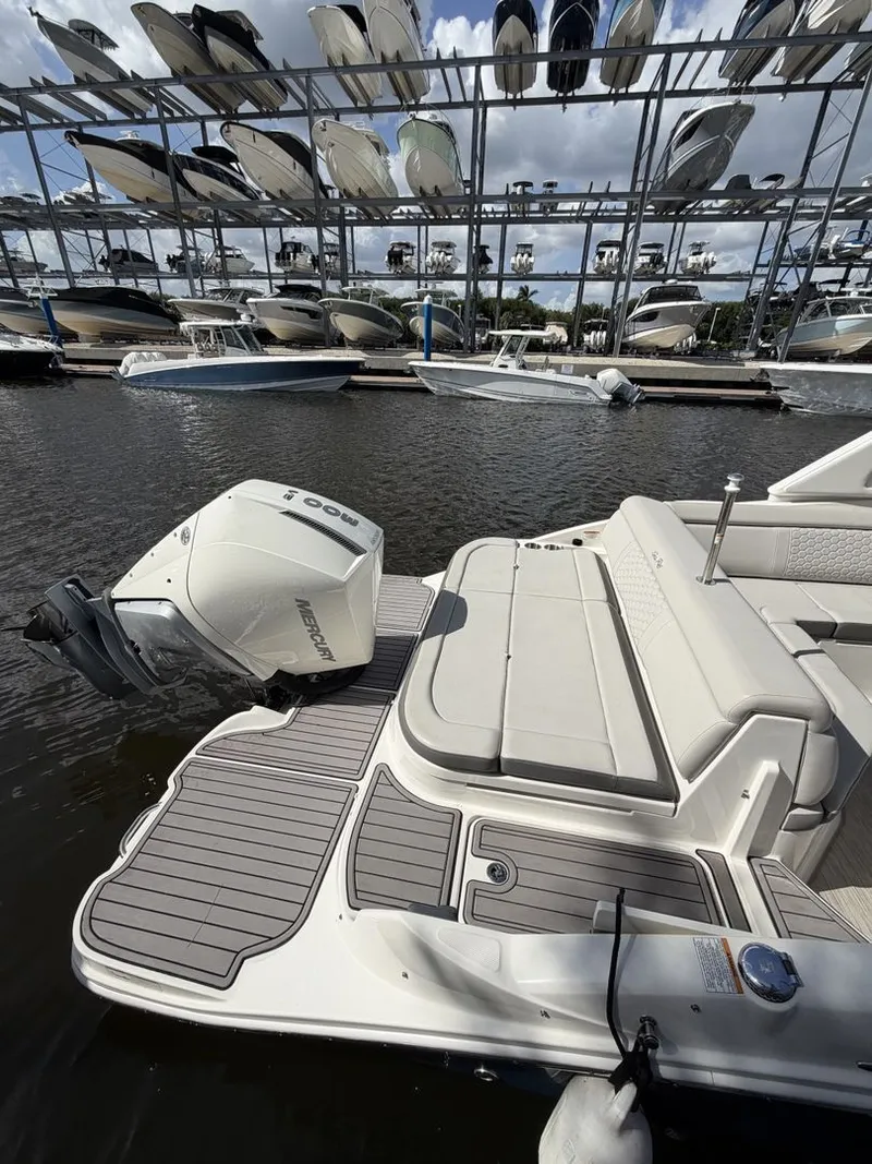 Slide: The Image of Sea Ray SDX 270 Outboard 2024 - 10