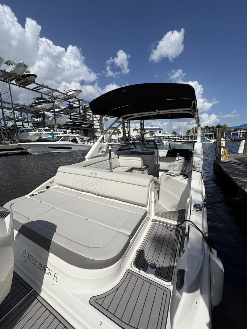 Slide: The Image of Sea Ray SDX 270 Outboard 2024 - 12