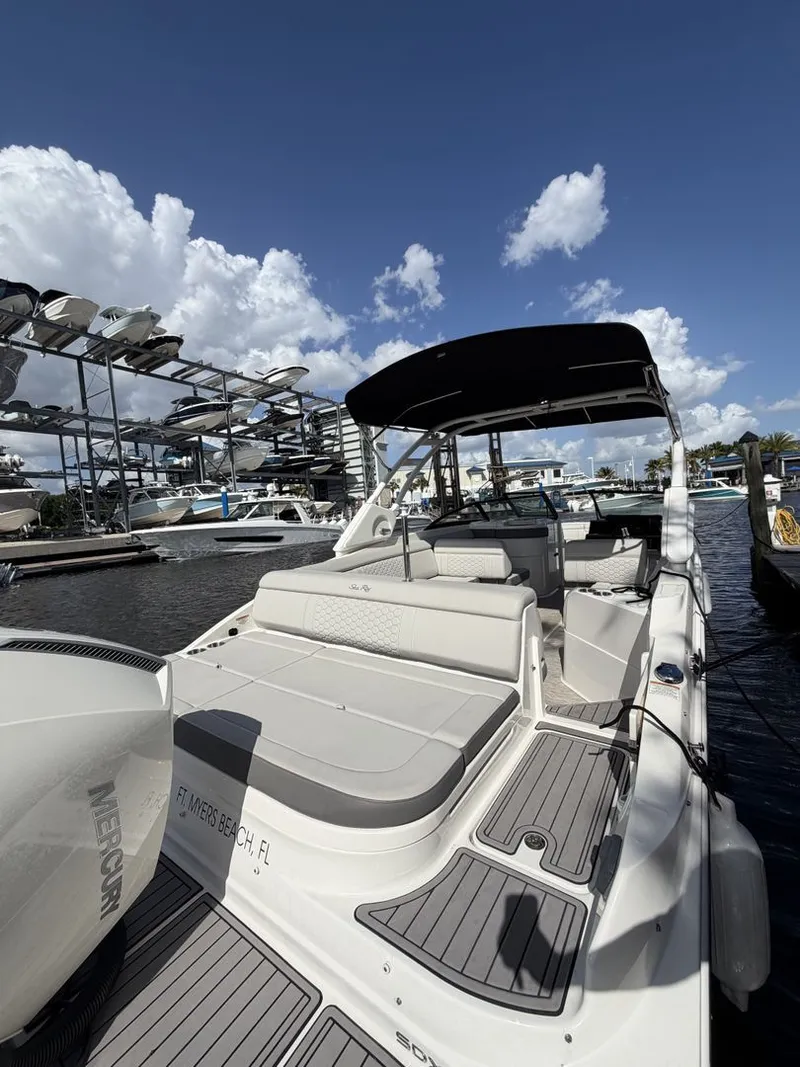 Slide: The Image of Sea Ray SDX 270 Outboard 2024 - 13