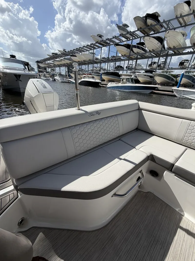 Slide: The Image of Sea Ray SDX 270 Outboard 2024 - 15