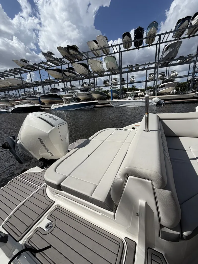 Slide: The Image of Sea Ray SDX 270 Outboard 2024 - 18