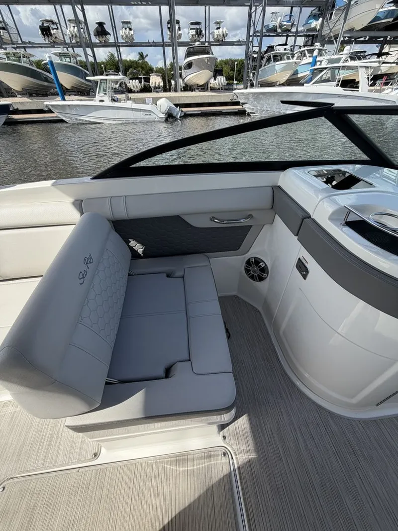 Slide: The Image of Sea Ray SDX 270 Outboard 2024 - 22
