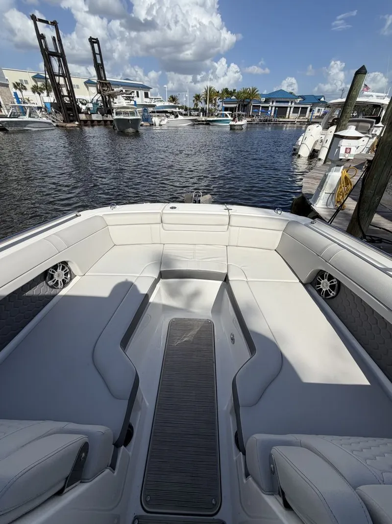 Slide: The Image of Sea Ray SDX 270 Outboard 2024 - 24