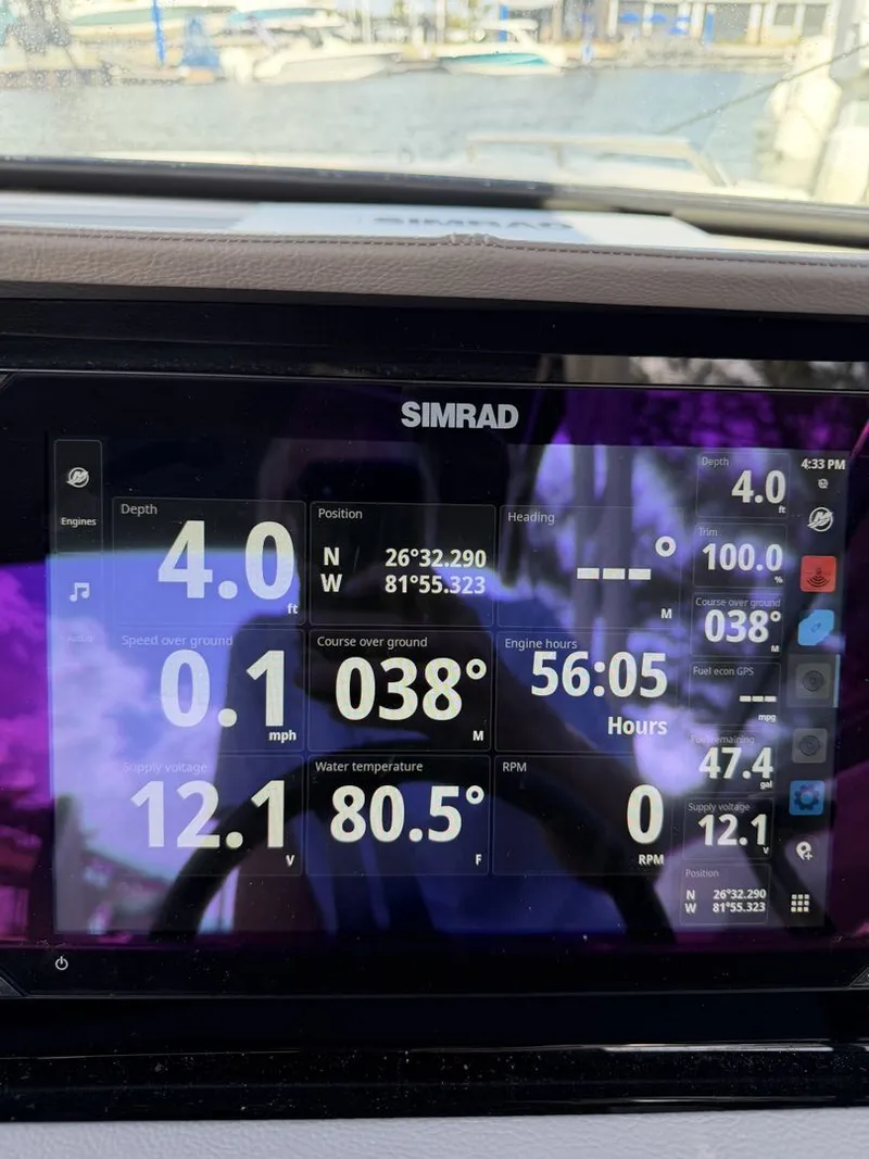 Slide: The Image of Sea Ray SDX 270 Outboard 2024 - 27