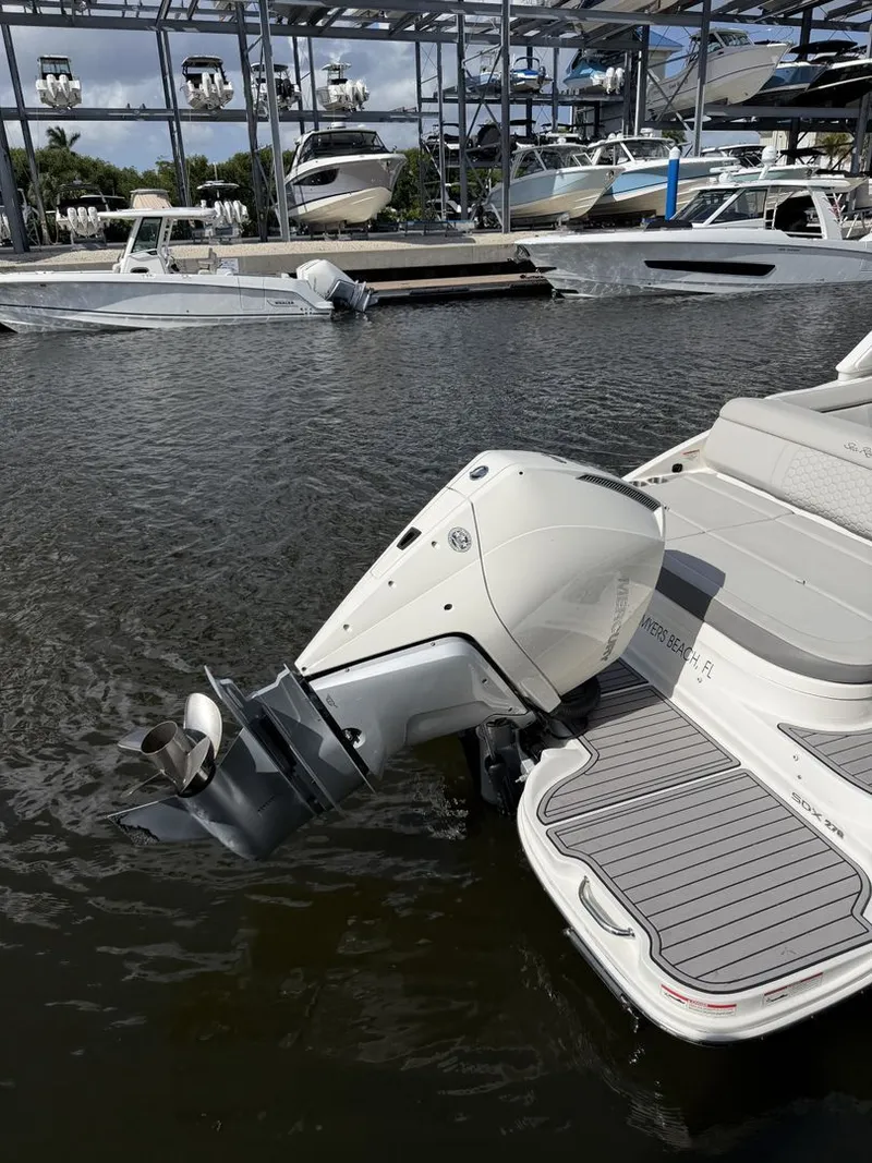 Slide: The Image of Sea Ray SDX 270 Outboard 2024 - 28